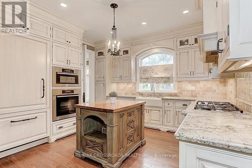 2 Sorrel Court, Toronto, ON - Indoor Photo Showing Kitchen With Upgraded Kitchen