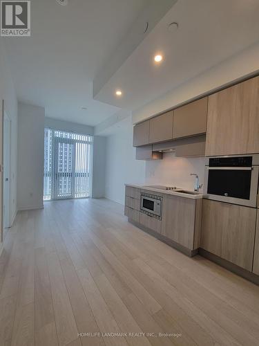 2110 - 39 Roehampton Avenue, Toronto, ON - Indoor Photo Showing Kitchen