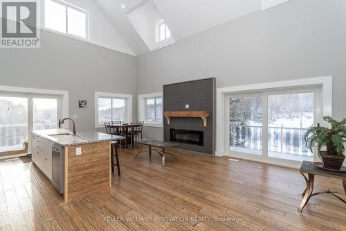 17 Deerhurst/Hghlds Drive, Huntsville, ON - Indoor With Fireplace