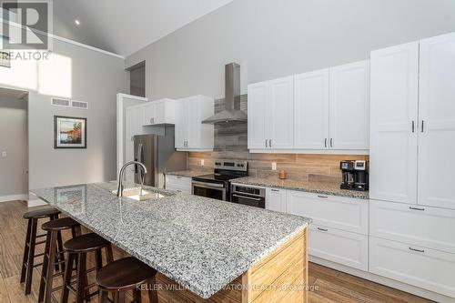 17 Deerhurst/Hghlds Drive, Huntsville, ON - Indoor Photo Showing Kitchen With Upgraded Kitchen