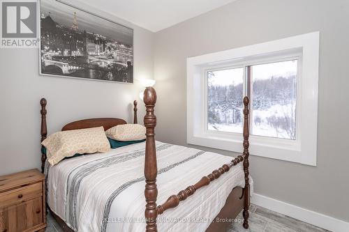 17 Deerhurst/Hghlds Drive, Huntsville, ON - Indoor Photo Showing Bedroom