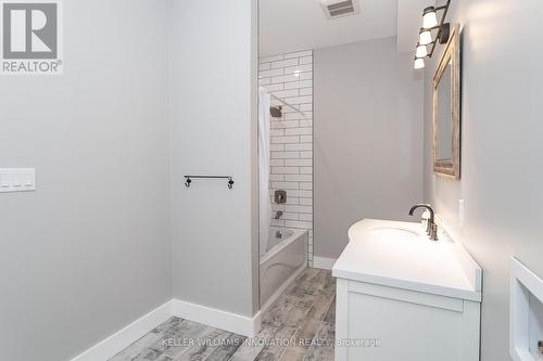 17 Deerhurst/Hghlds Drive, Huntsville, ON - Indoor Photo Showing Bathroom