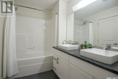 609 701 Meadows Boulevard, Saskatoon, SK - Indoor Photo Showing Bathroom