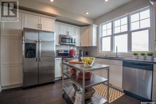 609 701 Meadows Boulevard, Saskatoon, SK - Indoor Photo Showing Kitchen With Stainless Steel Kitchen