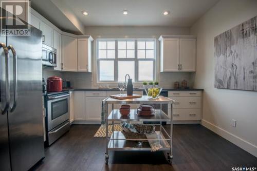 609 701 Meadows Boulevard, Saskatoon, SK - Indoor Photo Showing Kitchen With Stainless Steel Kitchen