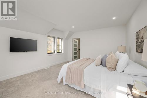 242 Hastings Street, North Middlesex (Parkhill), ON - Indoor Photo Showing Bedroom