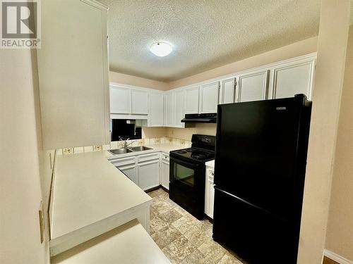 3155 Gordon Drive Unit# 106, Kelowna, BC - Indoor Photo Showing Kitchen With Double Sink