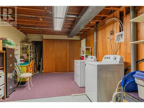 2138 Crestview  Crescent, Castlegar, BC - Indoor Photo Showing Laundry Room