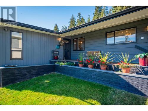 2138 Crestview  Crescent, Castlegar, BC - Outdoor