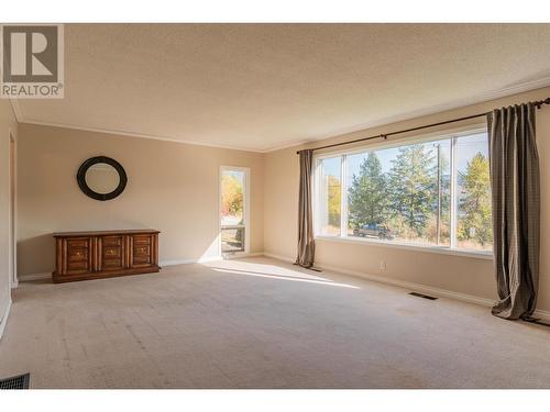 2138 Crestview  Crescent, Castlegar, BC - Indoor Photo Showing Bedroom