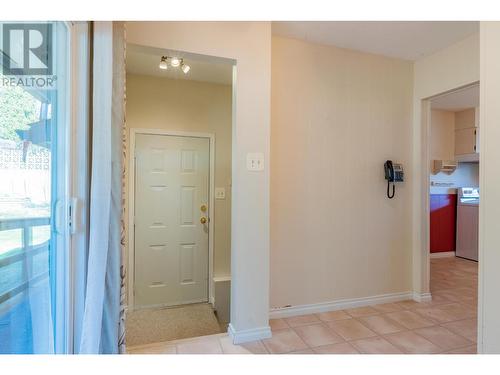 2138 Crestview  Crescent, Castlegar, BC - Indoor Photo Showing Other Room