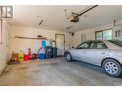 804 28Th  Street, Castlegar, BC - Indoor Photo Showing Garage