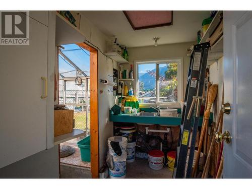 804 28Th  Street, Castlegar, BC - Indoor Photo Showing Other Room