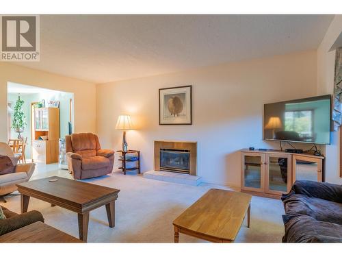 804 28Th  Street, Castlegar, BC - Indoor Photo Showing Living Room With Fireplace