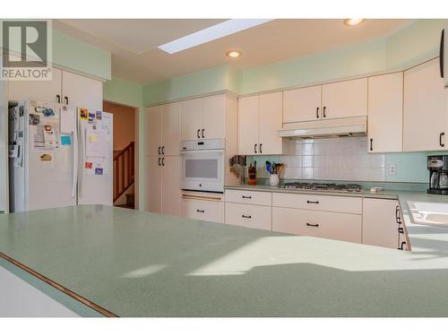 804 28Th  Street, Castlegar, BC - Indoor Photo Showing Kitchen