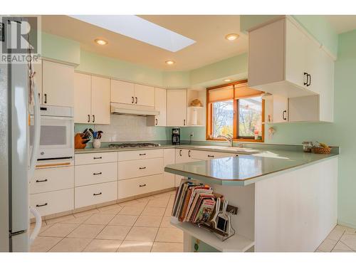 804 28Th  Street, Castlegar, BC - Indoor Photo Showing Kitchen