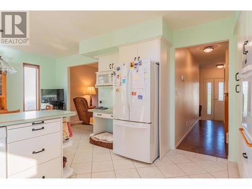 804 28Th  Street, Castlegar, BC - Indoor Photo Showing Kitchen