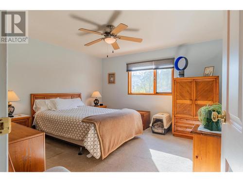 804 28Th  Street, Castlegar, BC - Indoor Photo Showing Bedroom