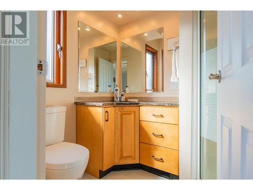 804 28Th  Street, Castlegar, BC - Indoor Photo Showing Bathroom