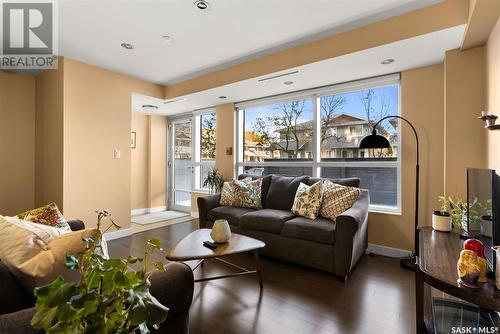 103 2300 Broad Street, Regina, SK - Indoor Photo Showing Living Room