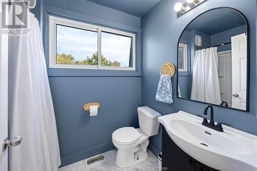 474 Simcoe, Amherstburg, ON - Indoor Photo Showing Bathroom