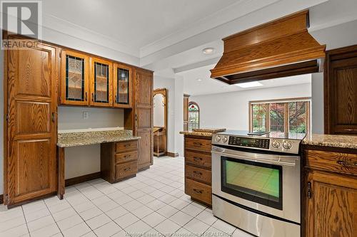 5765 Riverside Drive East, Windsor, ON - Indoor Photo Showing Kitchen