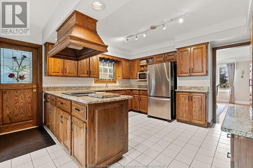 5765 Riverside Drive East, Windsor, ON - Indoor Photo Showing Kitchen