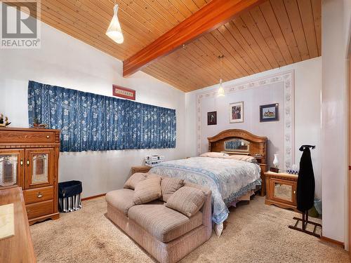 8609 Kalview Drive, Coldstream, BC - Indoor Photo Showing Bedroom