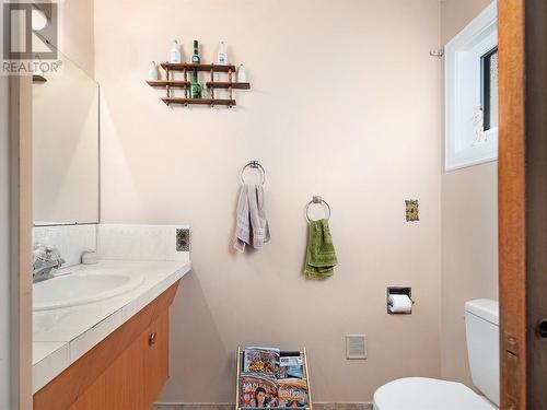 8609 Kalview Drive, Coldstream, BC - Indoor Photo Showing Bathroom