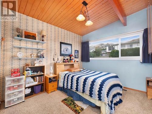 8609 Kalview Drive, Coldstream, BC - Indoor Photo Showing Bedroom