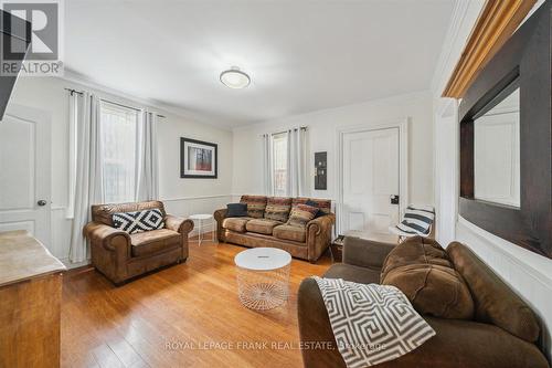 210 Brock Street W, Uxbridge, ON - Indoor Photo Showing Living Room