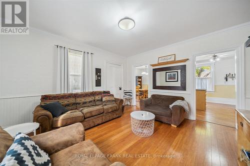 210 Brock Street W, Uxbridge, ON - Indoor Photo Showing Living Room