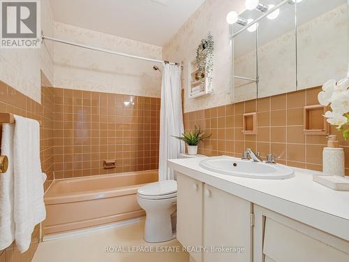 40 Dukinfield Crescent, Toronto, ON - Indoor Photo Showing Bathroom