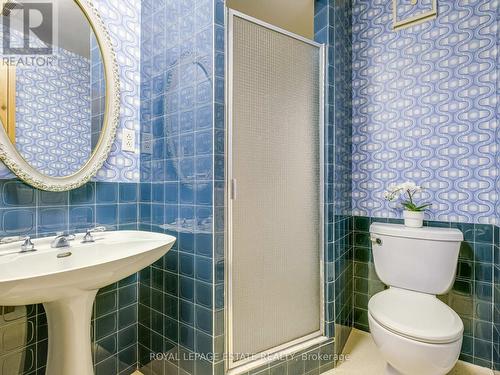 40 Dukinfield Crescent, Toronto, ON - Indoor Photo Showing Bathroom