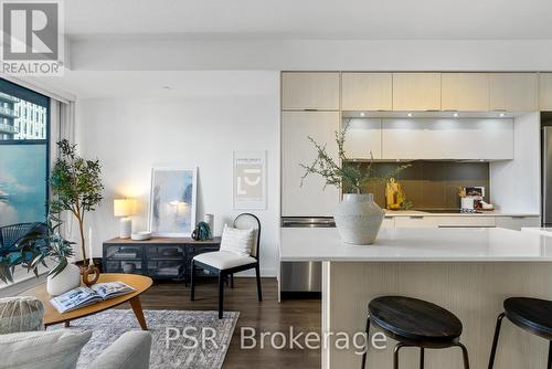 710 - 55 Regent Park Boulevard, Toronto, ON - Indoor Photo Showing Kitchen