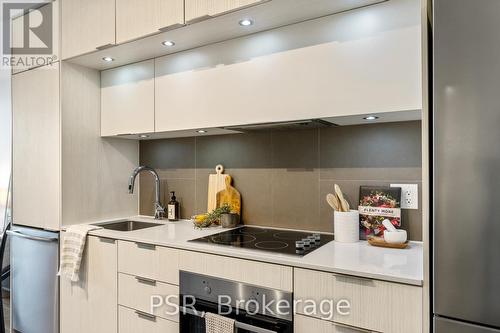 710 - 55 Regent Park Boulevard, Toronto, ON - Indoor Photo Showing Kitchen With Upgraded Kitchen