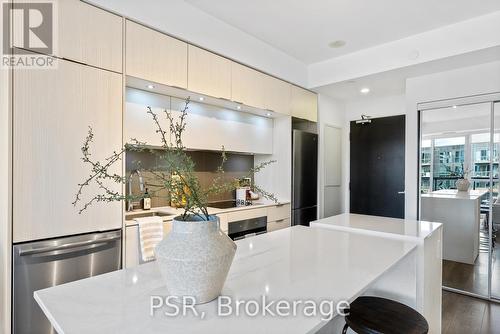 710 - 55 Regent Park Boulevard, Toronto, ON - Indoor Photo Showing Kitchen