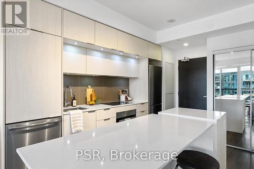 710 - 55 Regent Park Boulevard, Toronto, ON - Indoor Photo Showing Kitchen With Upgraded Kitchen