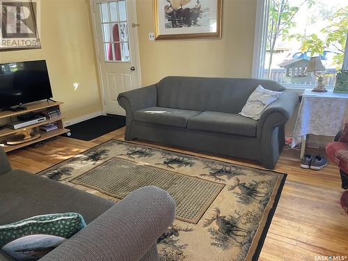 623 J Avenue S, Saskatoon, SK - Indoor Photo Showing Living Room