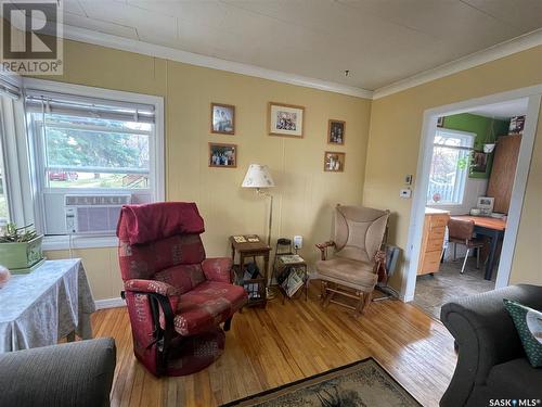 623 J Avenue S, Saskatoon, SK - Indoor Photo Showing Living Room