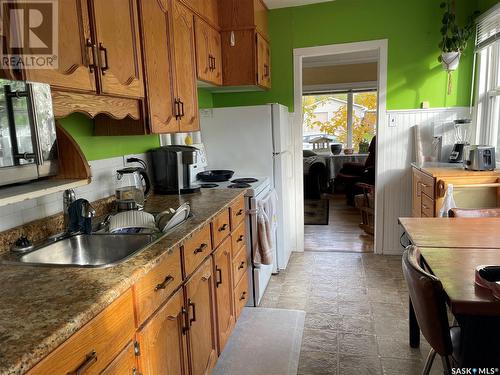 623 J Avenue S, Saskatoon, SK - Indoor Photo Showing Kitchen