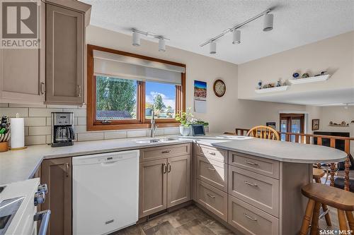 221 Riverbend Crescent, Battleford, SK - Indoor Photo Showing Kitchen With Double Sink