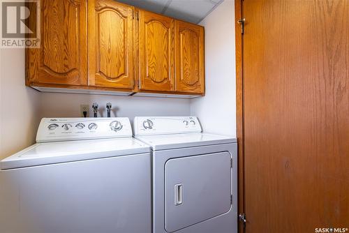 221 Riverbend Crescent, Battleford, SK - Indoor Photo Showing Laundry Room