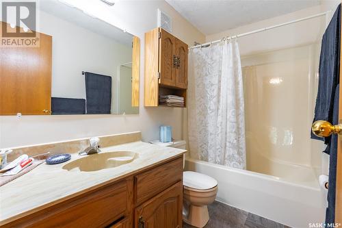 221 Riverbend Crescent, Battleford, SK - Indoor Photo Showing Bathroom