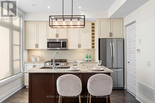 36 - 8169 Kipling Avenue, Vaughan, ON - Indoor Photo Showing Kitchen With Double Sink With Upgraded Kitchen