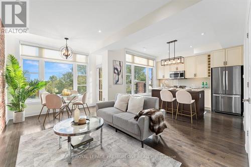 36 - 8169 Kipling Avenue, Vaughan, ON - Indoor Photo Showing Living Room