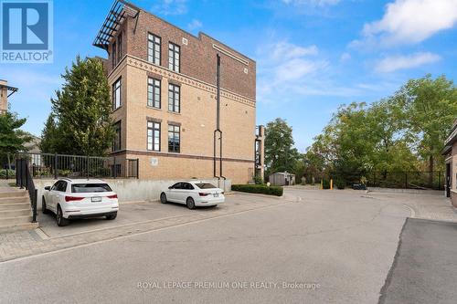 36 - 8169 Kipling Avenue, Vaughan, ON - Outdoor