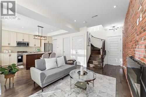 36 - 8169 Kipling Avenue, Vaughan, ON - Indoor Photo Showing Living Room