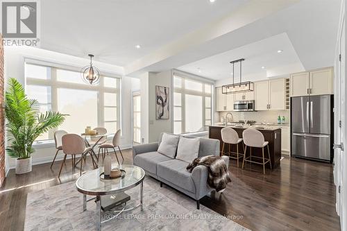 36 - 8169 Kipling Avenue, Vaughan, ON - Indoor Photo Showing Living Room