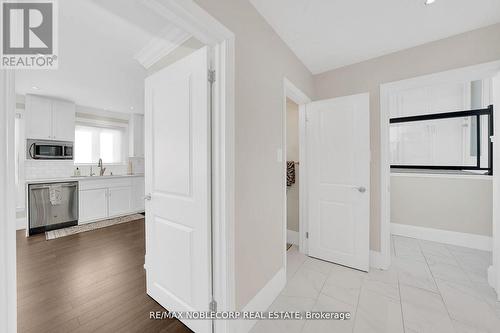 15 Old Forge Drive, King, ON - Indoor Photo Showing Kitchen